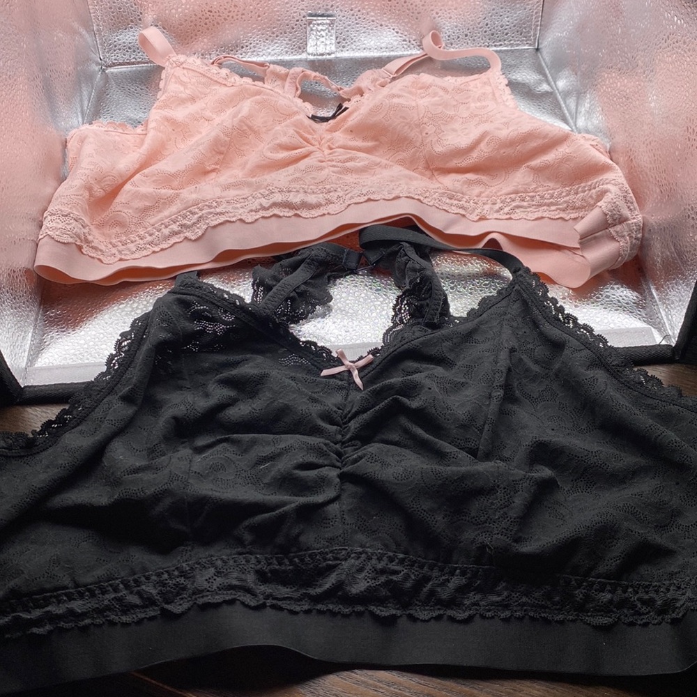 Cacique 22/24 set of 2 light support bras NWOT